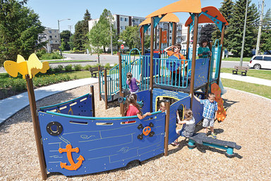 Pirate ship play structure